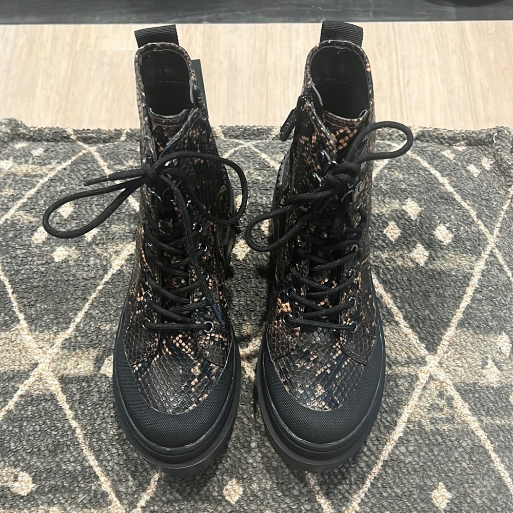 Circus By Sam Edelman Snakeskin Embossed Lace up Boots - Picture 4 of 10